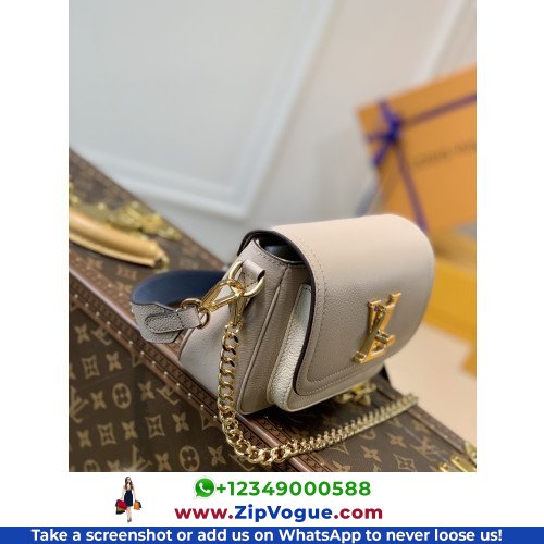 Louis Vuitton Favorite - Image 4