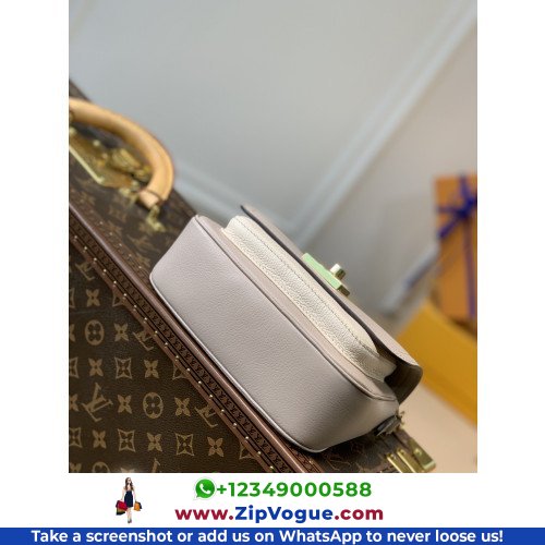 Louis Vuitton Favorite - Image 8