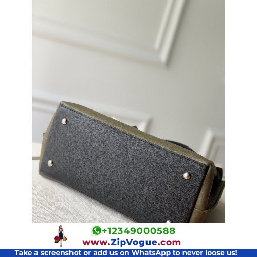 Louis Vuitton Favorite - Image 2