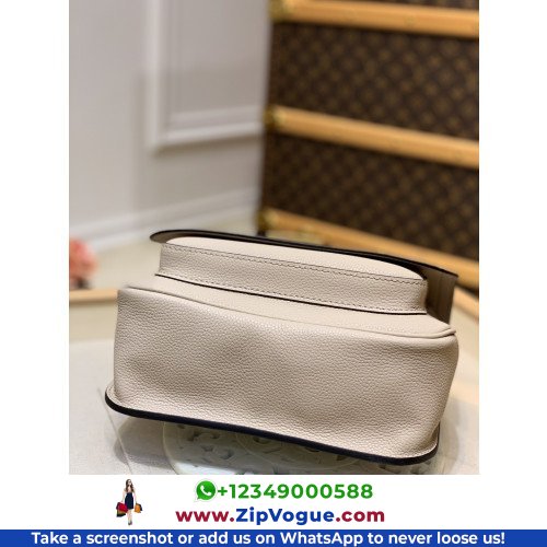 Louis Vuitton Favorite - Image 5